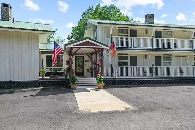 Mountaineer Inn - Dış Mekan