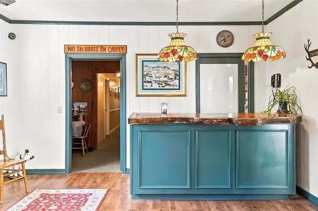 Mountaineer Inn - Lobi