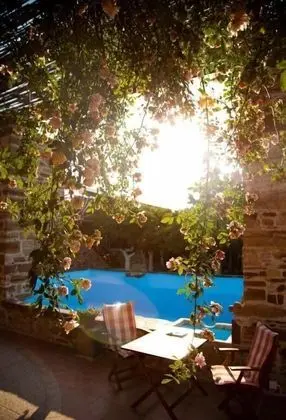 Mouzaliko Guesthouse Mansion - Havuz