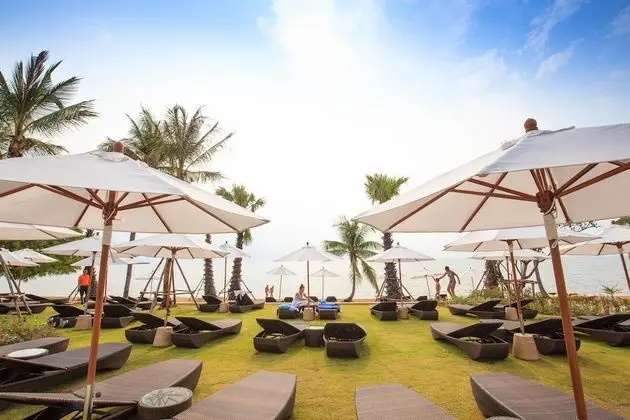 Mövenpick Siam Hotel Na Jomtien Pattaya - Plaj