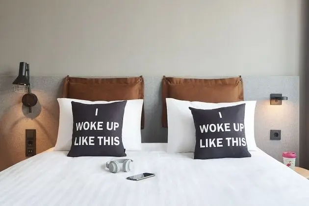 Moxy Amsterdam Schiphol Airport, a Marriott Hotel - Oda