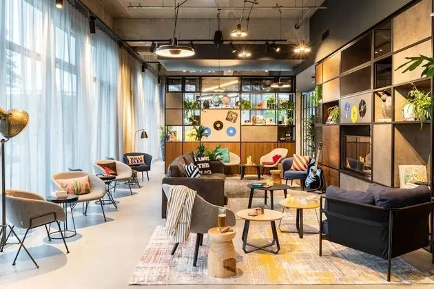 Moxy Berlin Airport, a Marriott Hotel - Öne Çıkan Resim