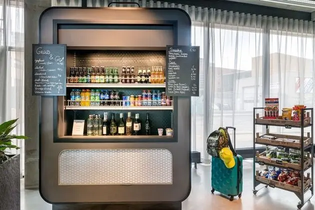 Moxy Berlin Airport, a Marriott Hotel - Yerinde Yemek