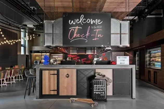 Moxy Bern Expo, a Marriott Hotel - Lobi