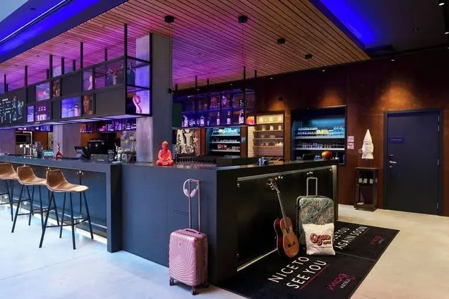 Moxy Brussels City Center, a Marriott Hotel - Lobi