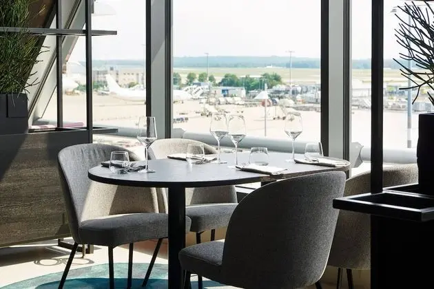 Moxy Cologne Bonn Airport - Yerinde Yemek