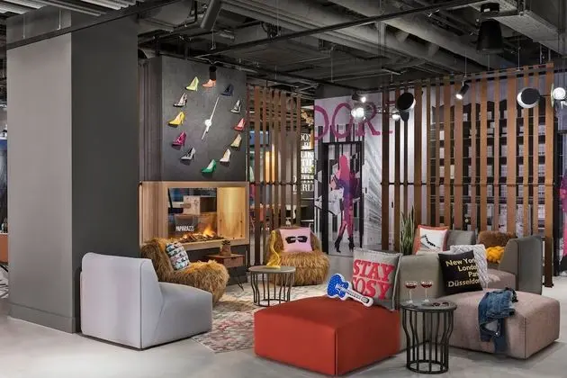 Moxy Duesseldorf City, a Marriott Hotel - Dış Mekan