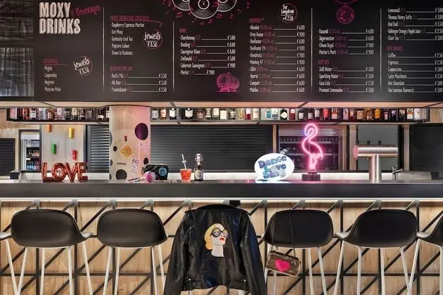 Moxy Duesseldorf City, a Marriott Hotel - Yerinde Yemek