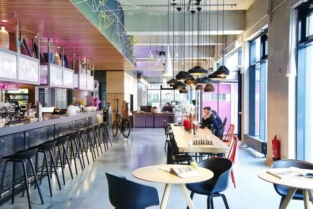 Moxy Frankfurt Airport - Yeme / İçme