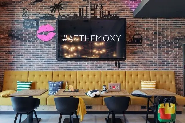 Moxy Frankfurt Airport Kelsterbach, a Marriott Hotel - Lobi