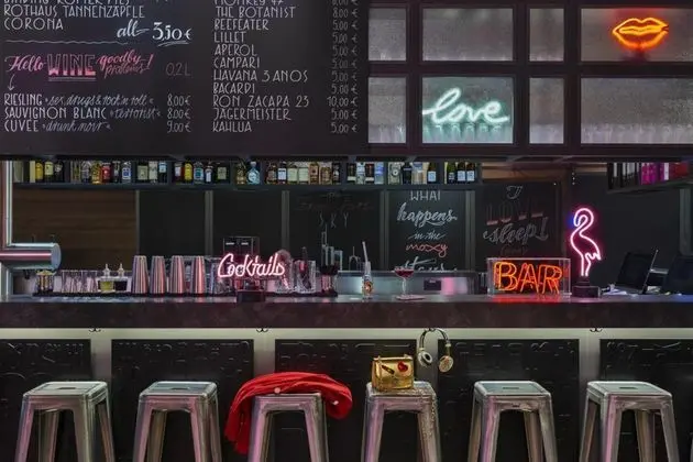 Moxy Frankfurt City Center - Bar