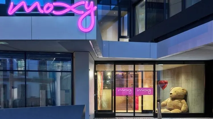 Moxy Frankfurt City Center - Genel