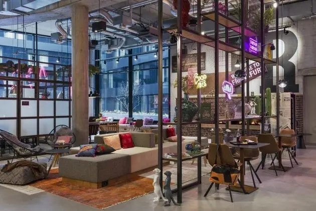 Moxy Frankfurt City Center - Lobi