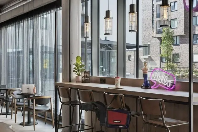 Moxy Hamburg Altona, a Marriott Hotel - Lobi