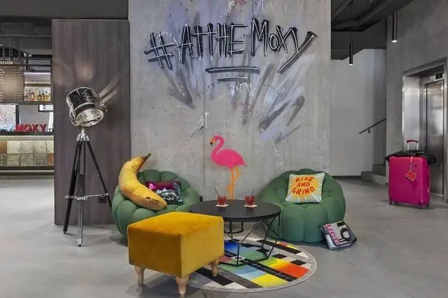 Moxy Lausanne City, a Marriott Hotel - Lobi