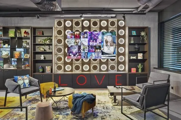 Moxy Lausanne City, a Marriott Hotel - Lobi