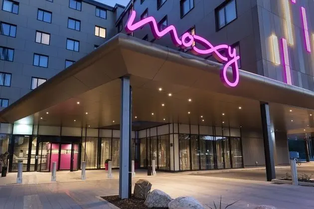 MOXY London Heathrow Airport - Dış Mekan