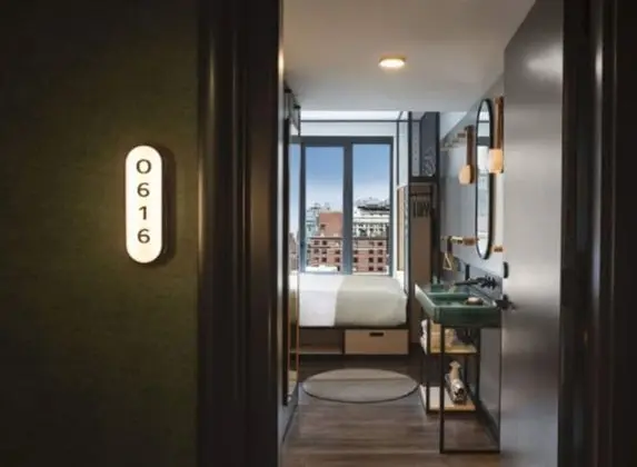 Moxy NYC East Village, a Marriott Hotel - Lobi