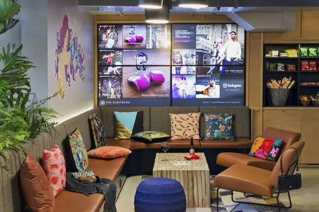 Moxy Paris Bastille France, a Marriott Hotel - Lobi