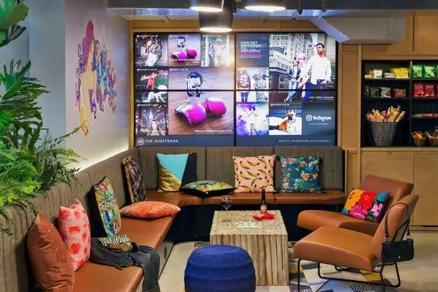 Moxy Paris Bastille France, a Marriott Hotel - Lobi