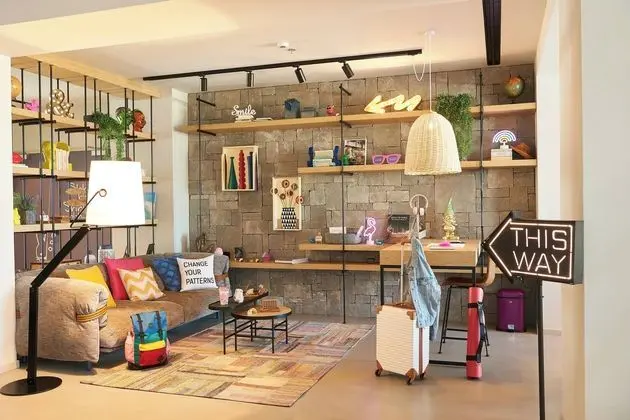 Moxy Patra Marina