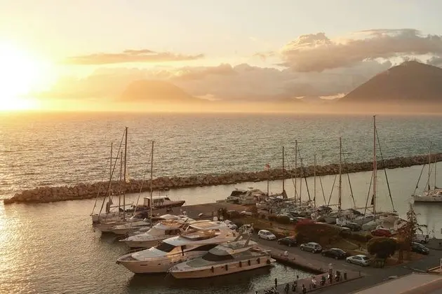 Moxy Patra Marina
