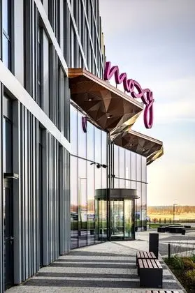 Moxy Poznan Airport, a Marriott Hotel - Dış Mekan
