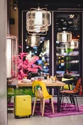 Moxy Poznan Airport, a Marriott Hotel - İç Mekan