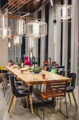 Moxy Poznan Airport, a Marriott Hotel - Yerinde Yemek