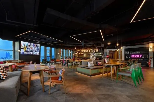 Moxy Shanghai Xuhui, a Marriott Hotel - Yerinde Yemek