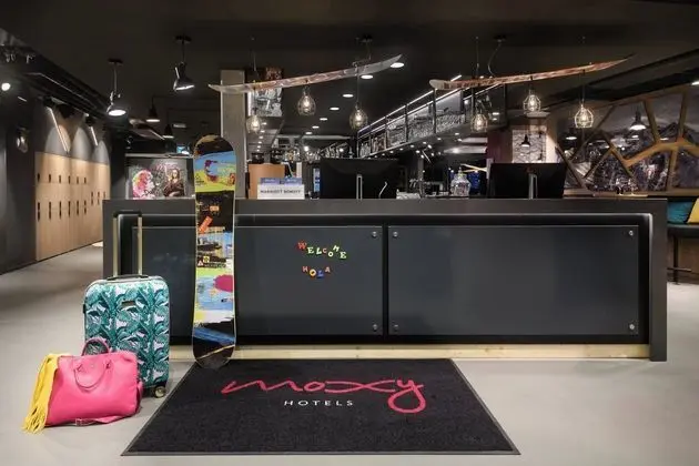 Moxy Sion, a Marriott Hotel - Lobi