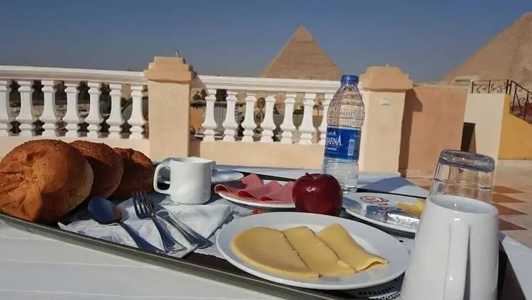 Mr Brown Sugar Pyramids View Hotel - Yerinde Yemek