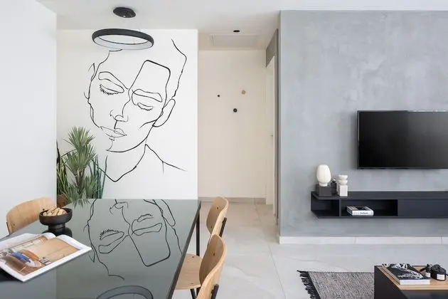 Mr. Louis - By TLV2GO