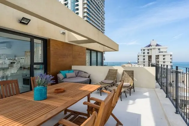 Mr. Promenade - By TLV2GO