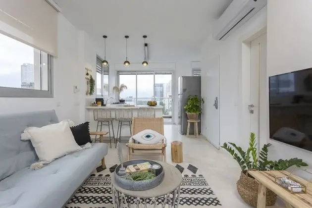 Mr. Yavos - By TLV2GO