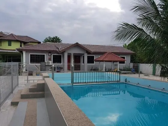 Mri Homestay Sg Buloh - 2 Br House With Centralised Private Pool