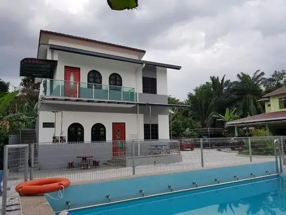Mri Homestay Sg Buloh - 3 Br House on First Floor With Centralised Pool