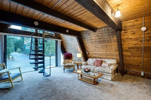 Mt Baker Lodging Apt 5 – WIFI, PETS OK, SLEEPS 2! By MBL