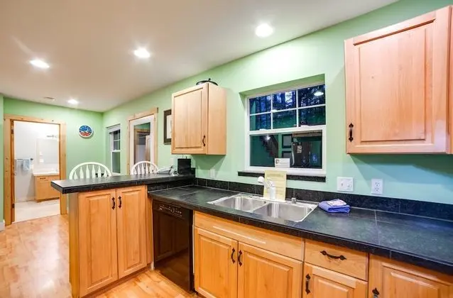 Mt. Baker Lodging Cabin 12 – BBQ, WiFi, Sleeps-4! by MBL - Mutfak