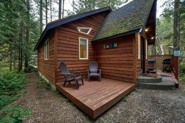 Mt. Baker Lodging Cabin 16 – Hot Tub, Pets, Sleeps 2! by MBL