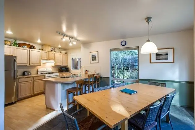 Mt. Baker Lodging Cabin 19 – WiFi, Pets OK, Sleeps 10! by MBL - Mutfak