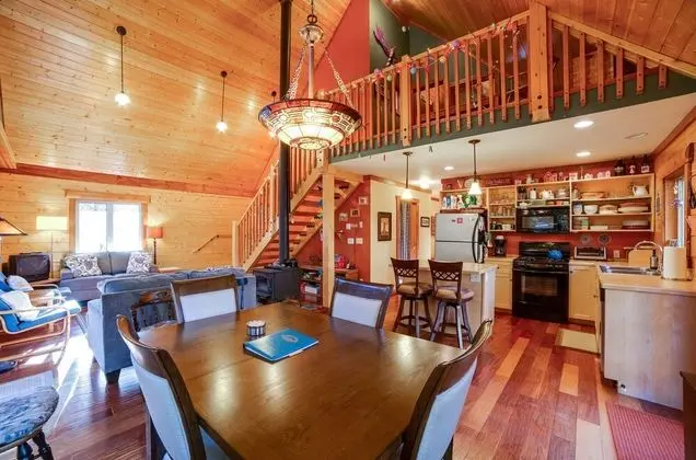 Mt. Baker Lodging Cabin 21 - BBQ, Pets OK, Sleeps 6! by MBL - İç Mekan