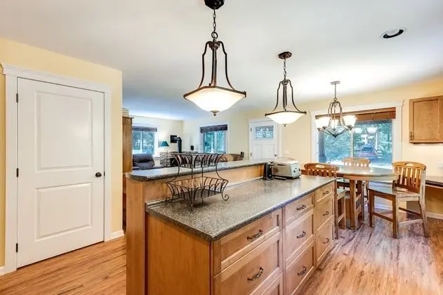 Mt. Baker Lodging Cabin 22 – PETS OK, WIFI, SLEEPS 8! BY MBL - Mutfak
