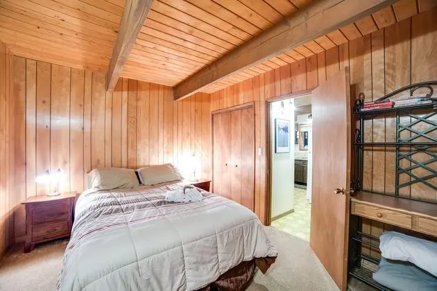 Mt. Baker Lodging Cabin 27 –WiFi, Pets OK, Sleeps 10! by MBL - Oda
