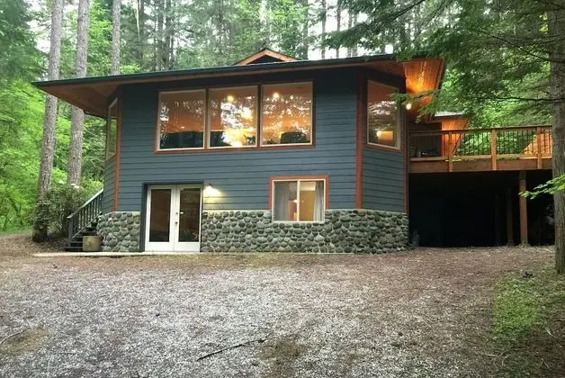 Mt. Baker Lodging Cabin 29 -HOT TUB, WIFI, SLEEPS 11! by MBL