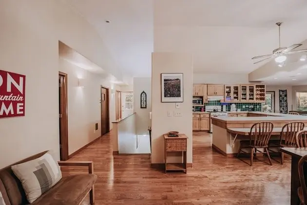 Mt. Baker Lodging Cabin 29 -HOT TUB, WIFI, SLEEPS 11! by MBL - İç Mekan