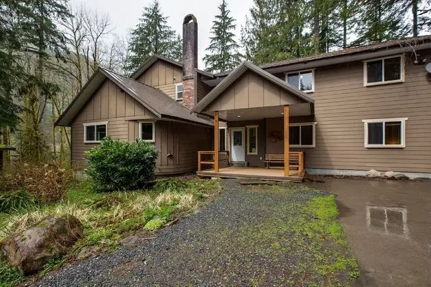 Mt. Baker Lodging Cabin 3 – 12 BDRM, Sleeps 26! by MBL