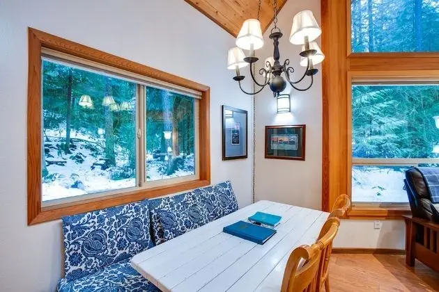 Mt. Baker Lodging Cabin 4 –Pet Friendly, Sleeps 5! by MBL - Yerinde Yemek