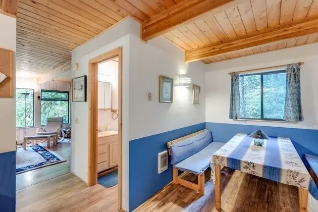 Mt Baker Lodging Cabin 43 - HOT TUB, PETS, SLEEPS 6! by MBL - Yerinde Yemek
