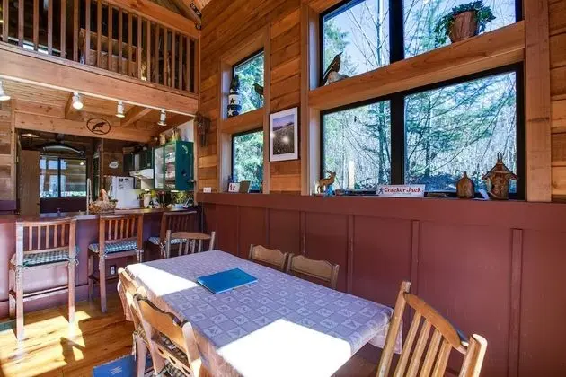 Mt. Baker Lodging Cabin 44 – Hot Tub, WIFI, Sleeps 6! by MBL - Yerinde Yemek
